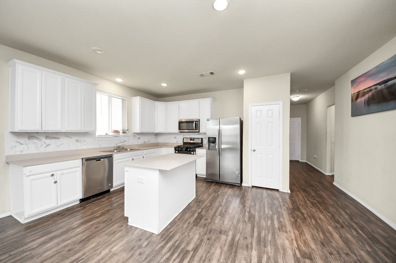 25827 Kinship Court #25827 - Photo 6 of 31