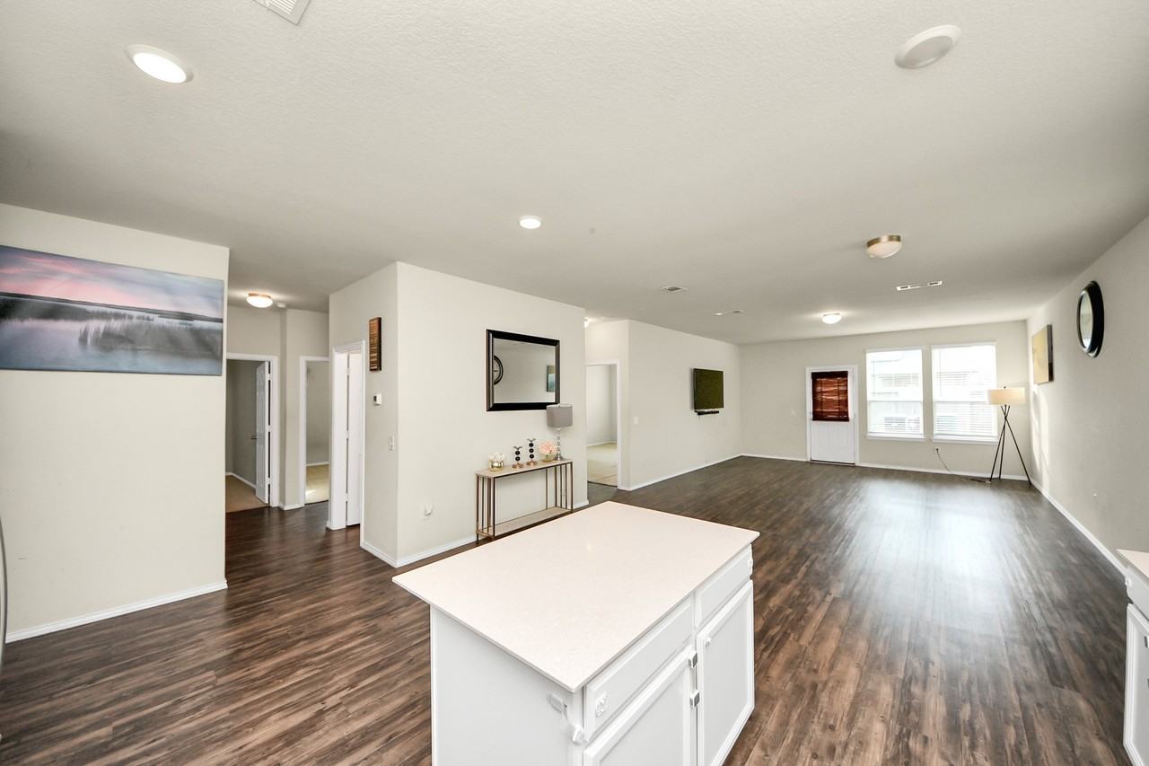 25827 Kinship Court #25827 - Photo 7 of 31