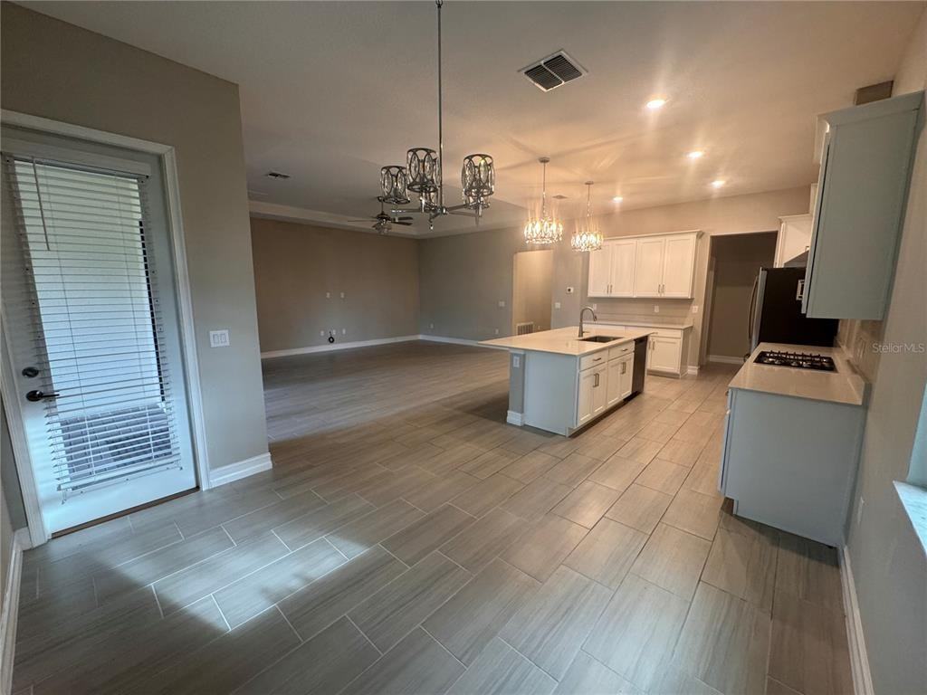 917 Southeast 42nd Street #917 - Photo 5 of 19