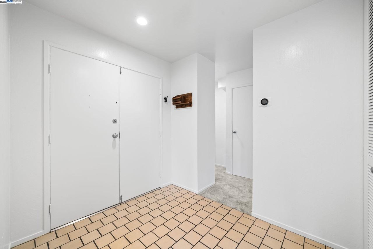 695 Mariposa Avenue #695 - Photo 6 of 26