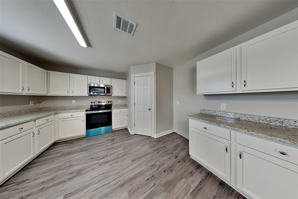 2524 Red Oak Drive #2524 - Photo 2 of 25