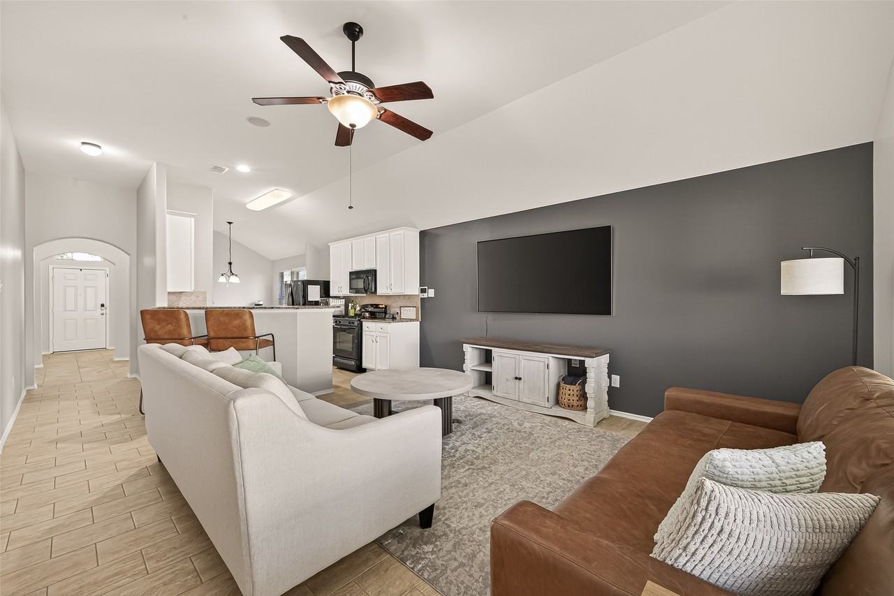 15607 Mossy Park #15607 - Photo 4 of 34