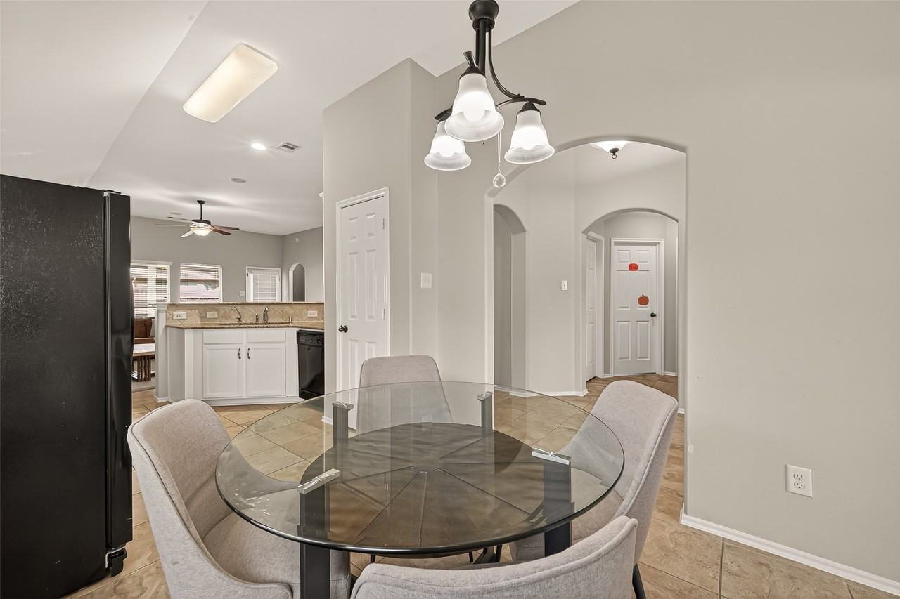 15607 Mossy Park #15607 - Photo 7 of 34