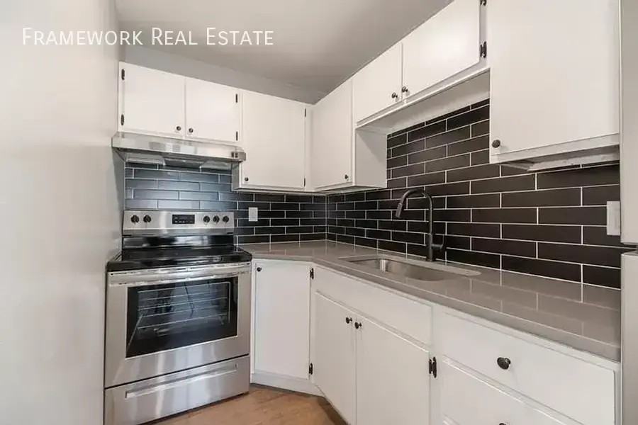 1509 3rd Ave #3 - Photo 4 of 50