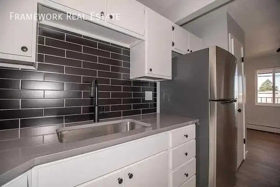 1509 3rd Ave #3 - Photo 5 of 50