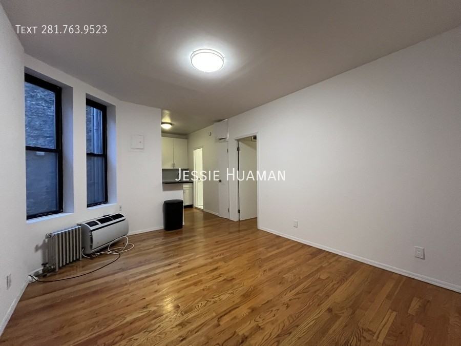 240 Waverly Place #21B - Photo 2 of 6