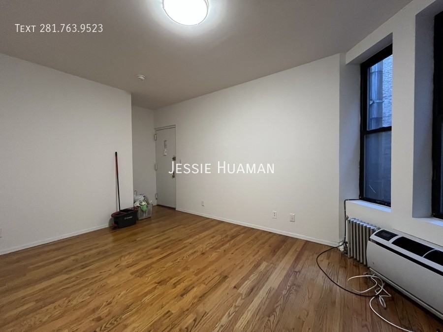 240 Waverly Place #21B - Photo 3 of 6