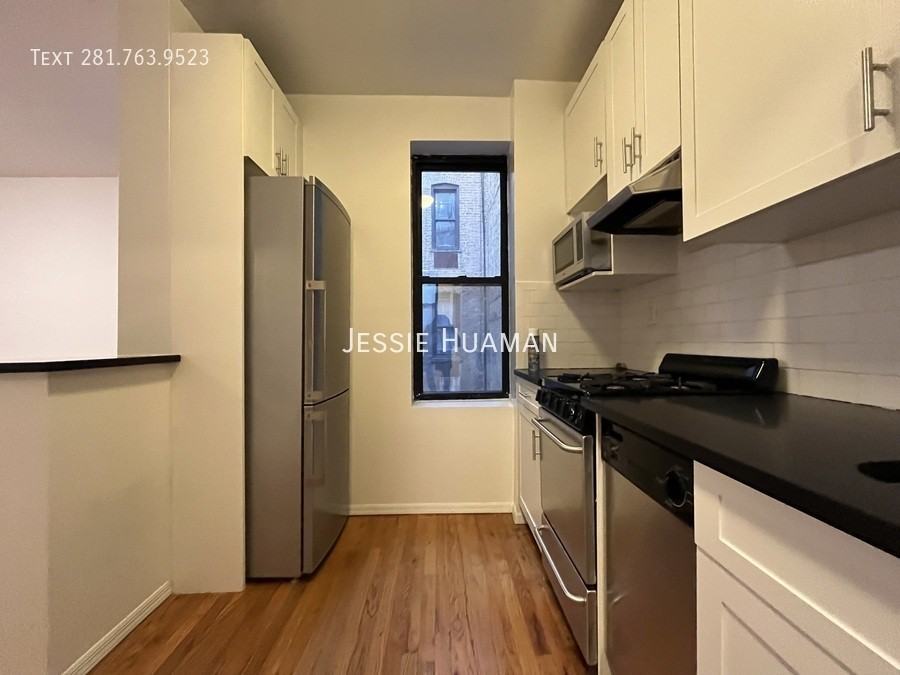 240 Waverly Place #21B - Photo 4 of 6