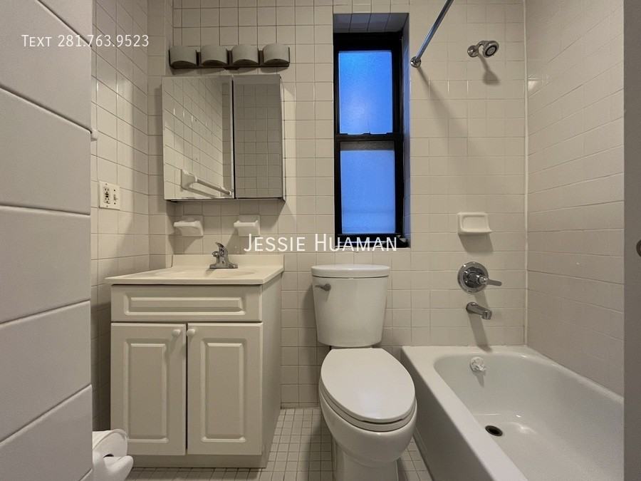 240 Waverly Place #21B - Photo 5 of 6