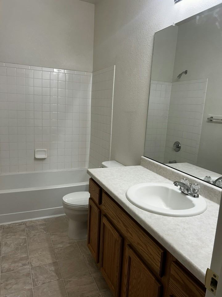 12929 Grant Circle East, Unit A - Photo 7 of 18