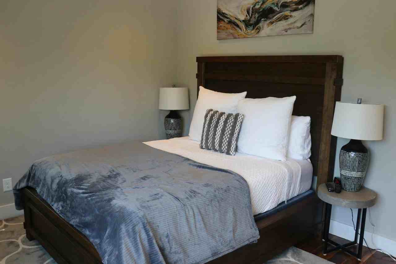 929 13th Avenue South - Photo 7 of 12