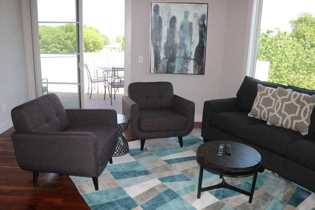 927 13th Ave S - Photo 2 of 14