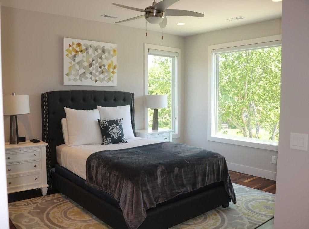 927 13th Ave S - Photo 3 of 14