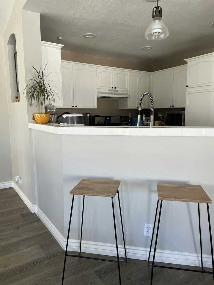 3404 East Lambeth Court, Unit B - Photo 6 of 14