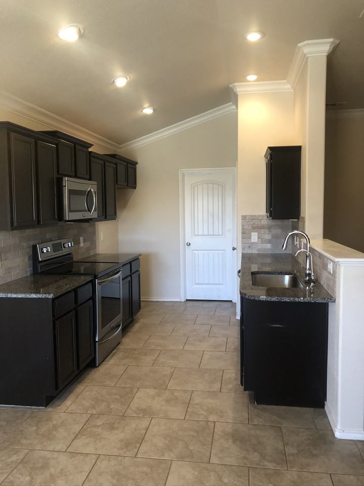 1026 E 93rd St #1 - Photo 4 of 11