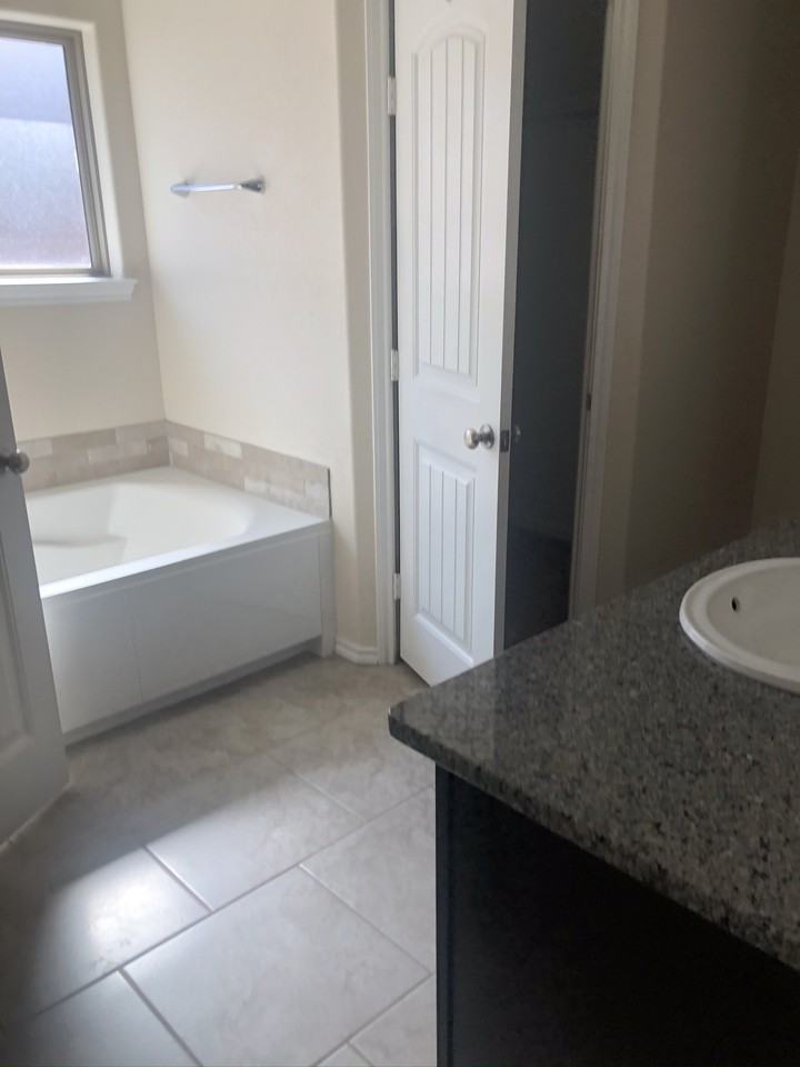 1026 E 93rd St #1 - Photo 5 of 11