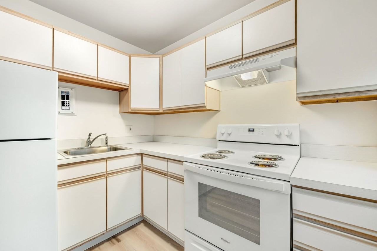 Uptown Arms - Photo 6 of 33