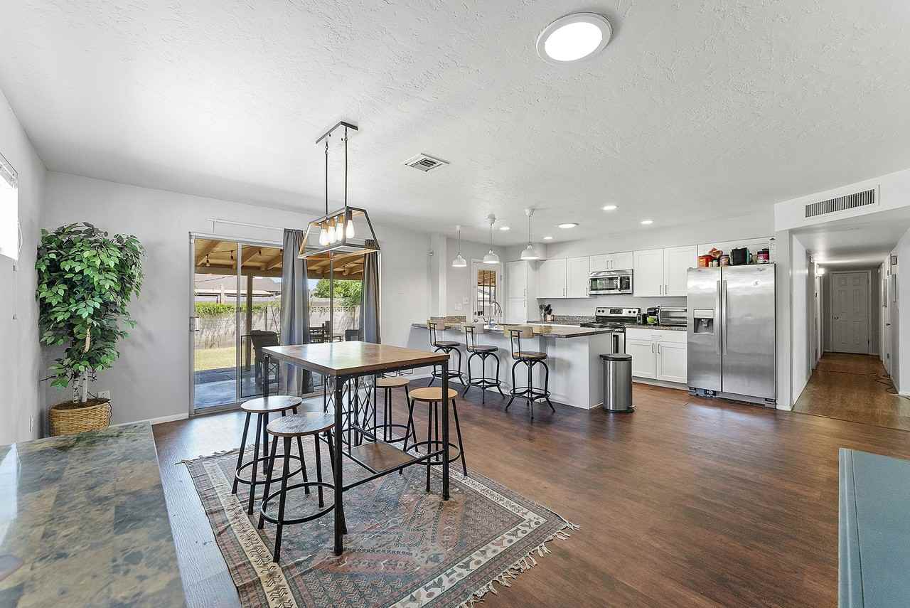 226 E Erie Dr #1 - Photo 4 of 12