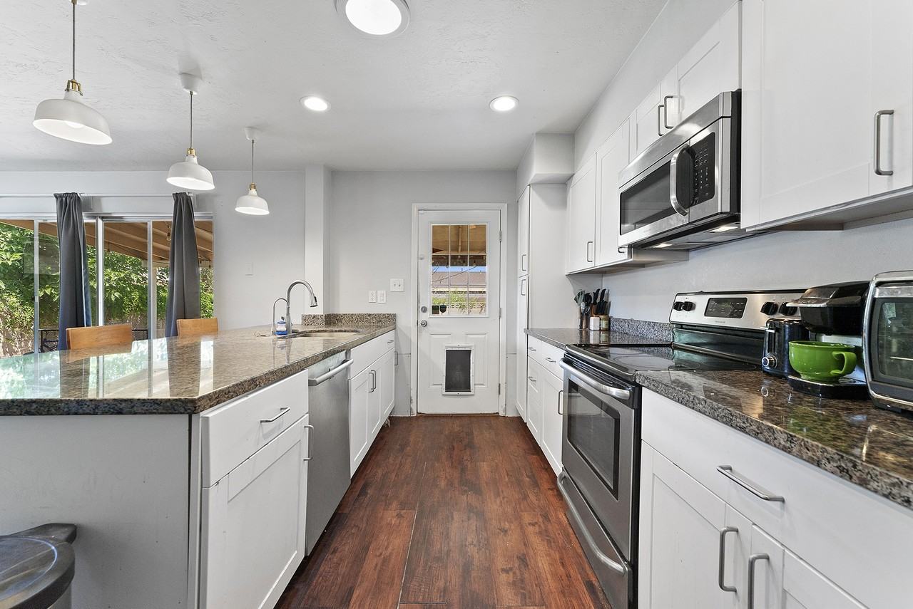 226 E Erie Dr #1 - Photo 6 of 12