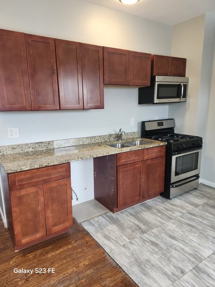 6814 South Oglesby Avenue #3N - Photo 2 of 8