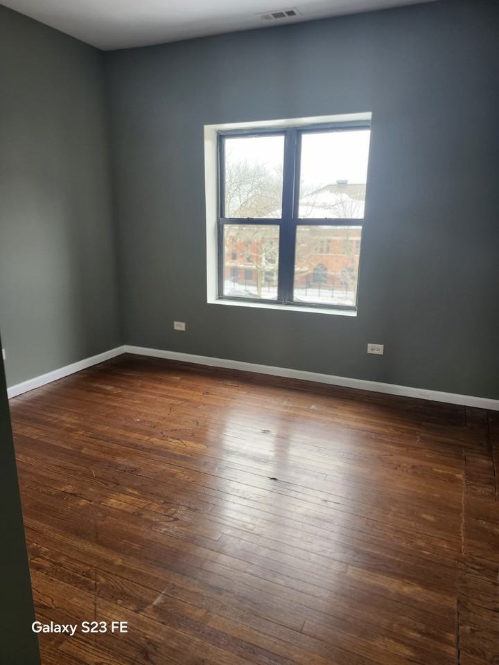 6814 South Oglesby Avenue #3N - Photo 6 of 8