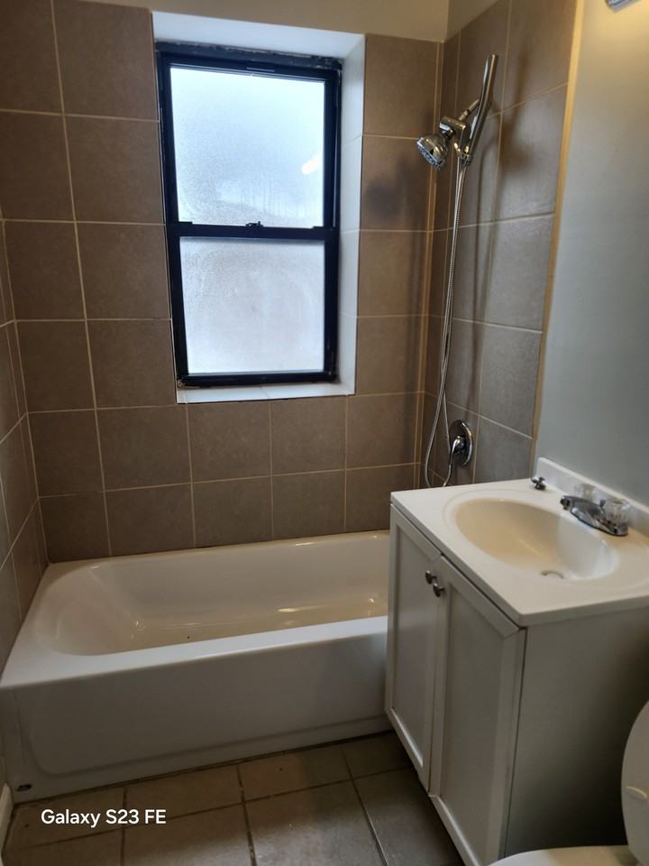 6814 South Oglesby Avenue #3N - Photo 7 of 8