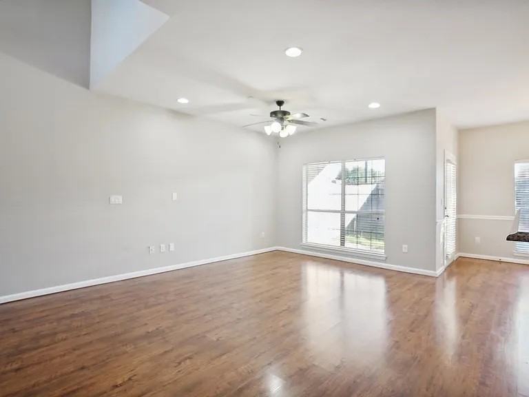 118 Barrington Ln #118 - Photo 5 of 33