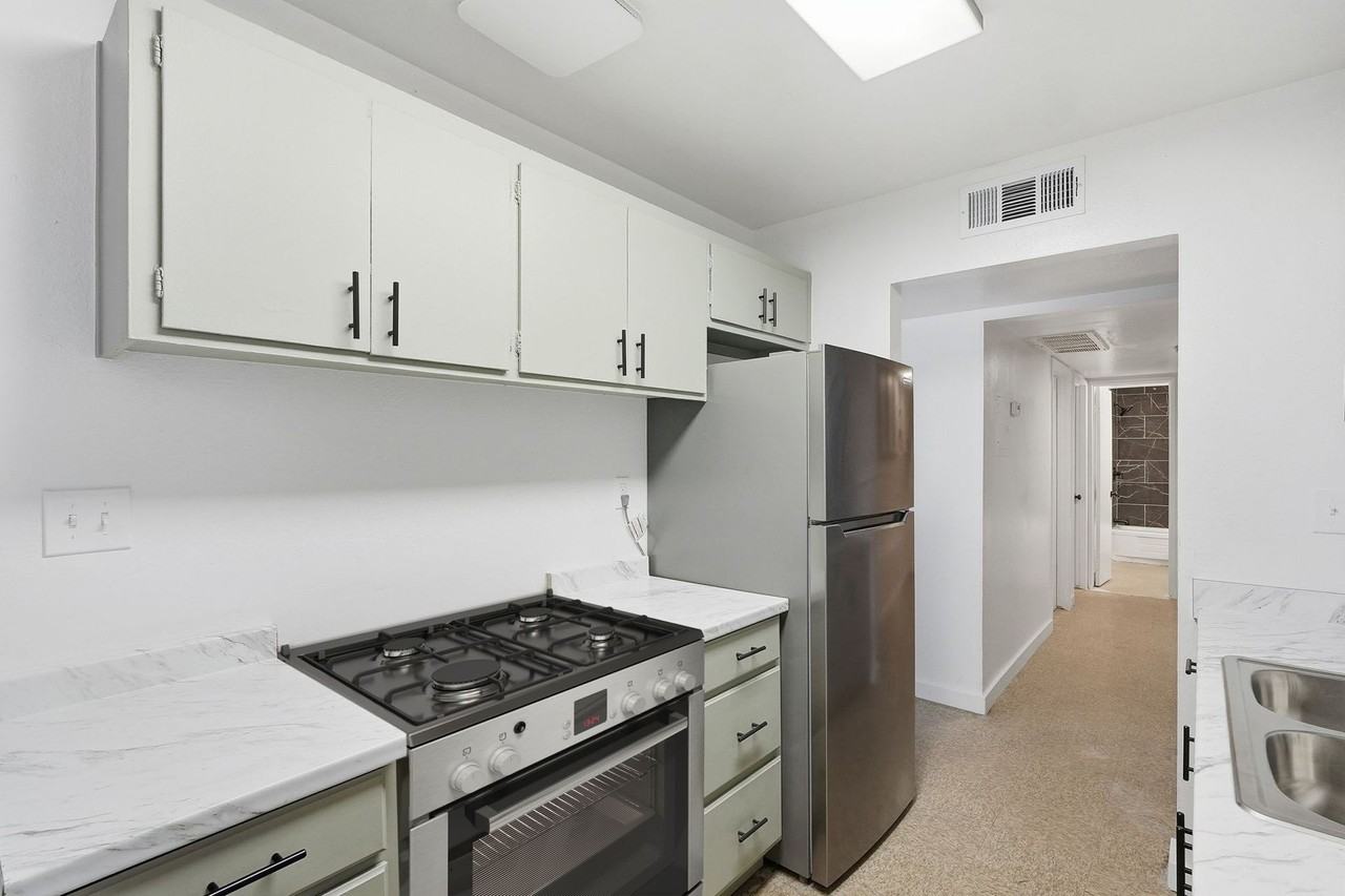 Buenas Casitas on 59th - Photo 5 of 50