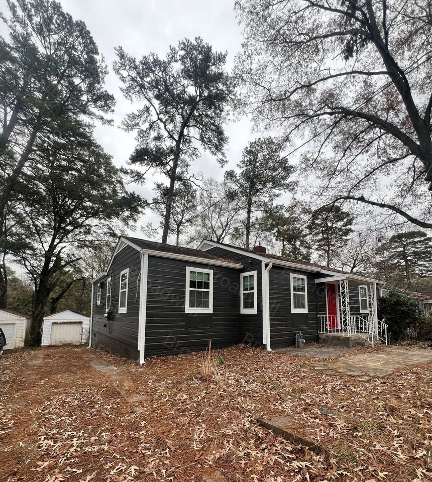 1860 Broadwell St Sw #NA - Photo 2 of 15