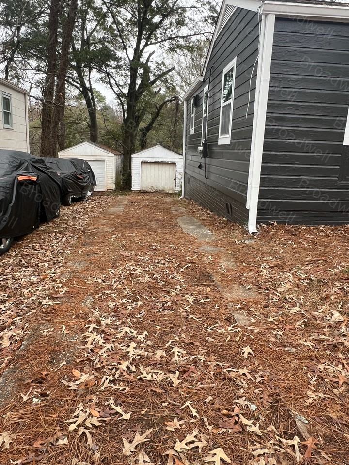 1860 Broadwell St Sw #NA - Photo 5 of 15