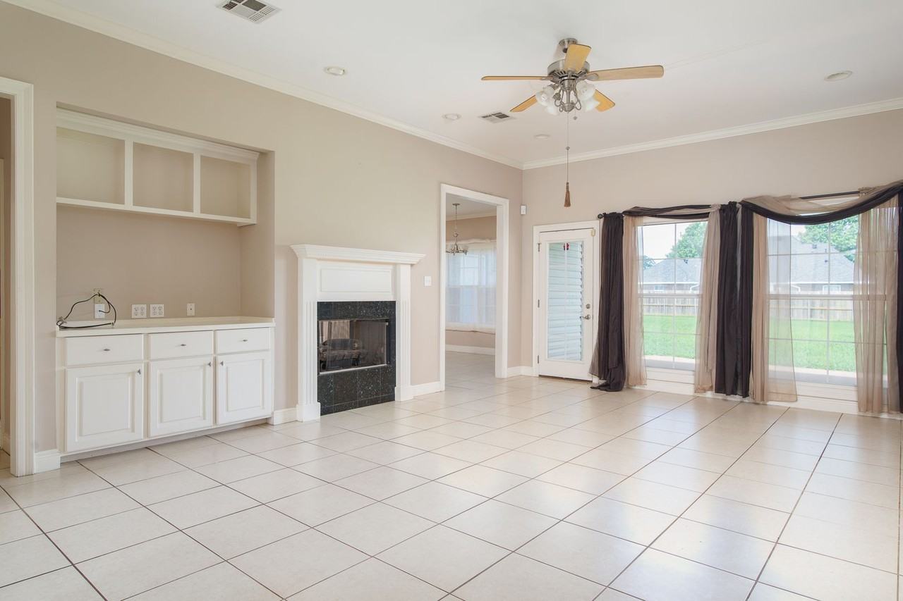 6102 Coty Dr - Photo 4 of 14