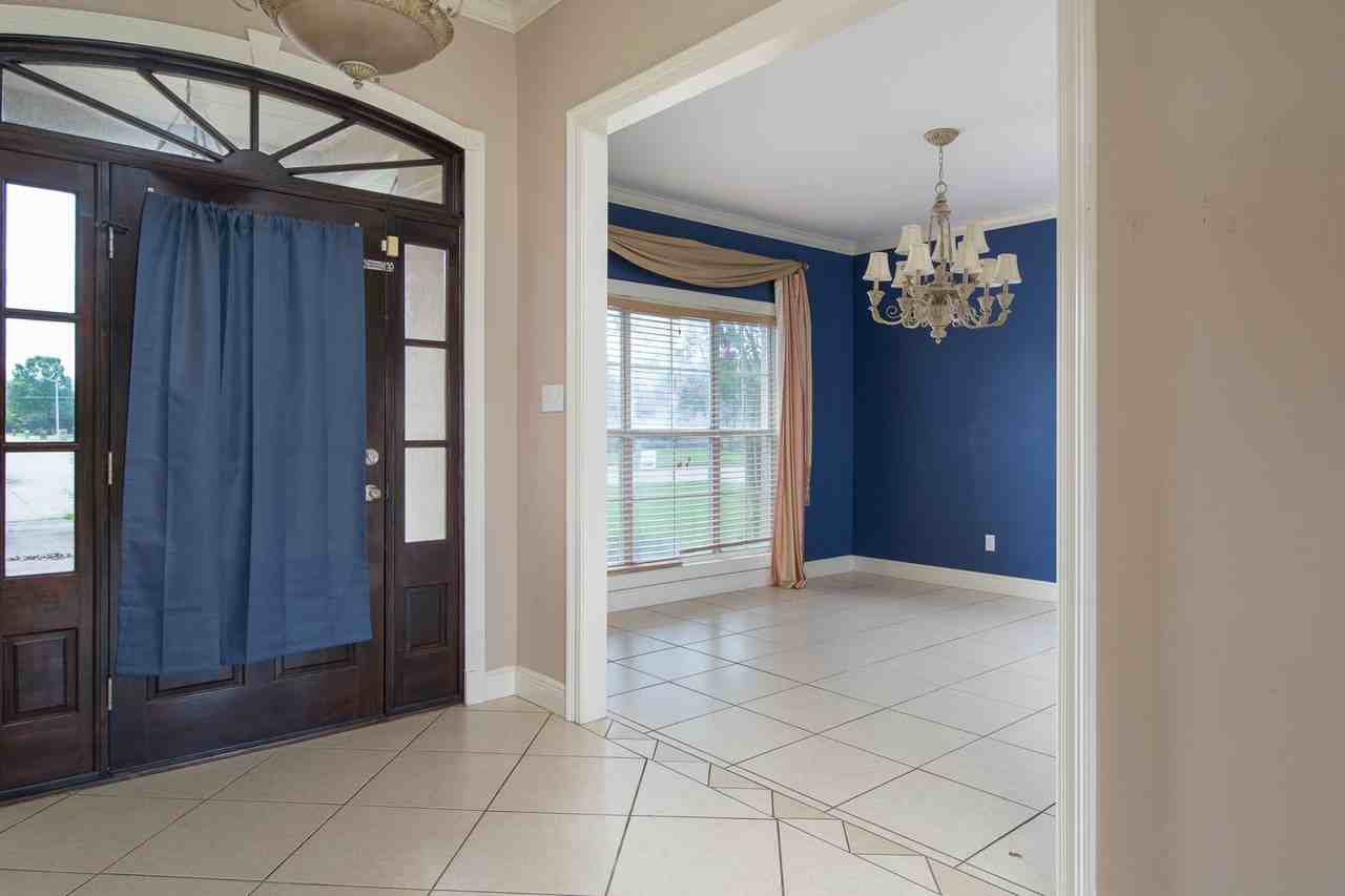 6102 Coty Dr - Photo 5 of 14