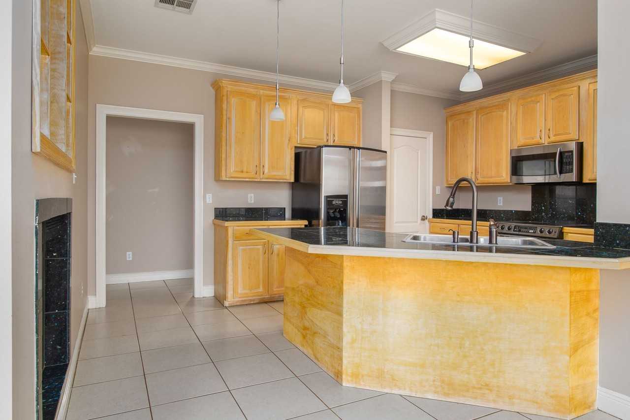 6102 Coty Dr - Photo 7 of 14