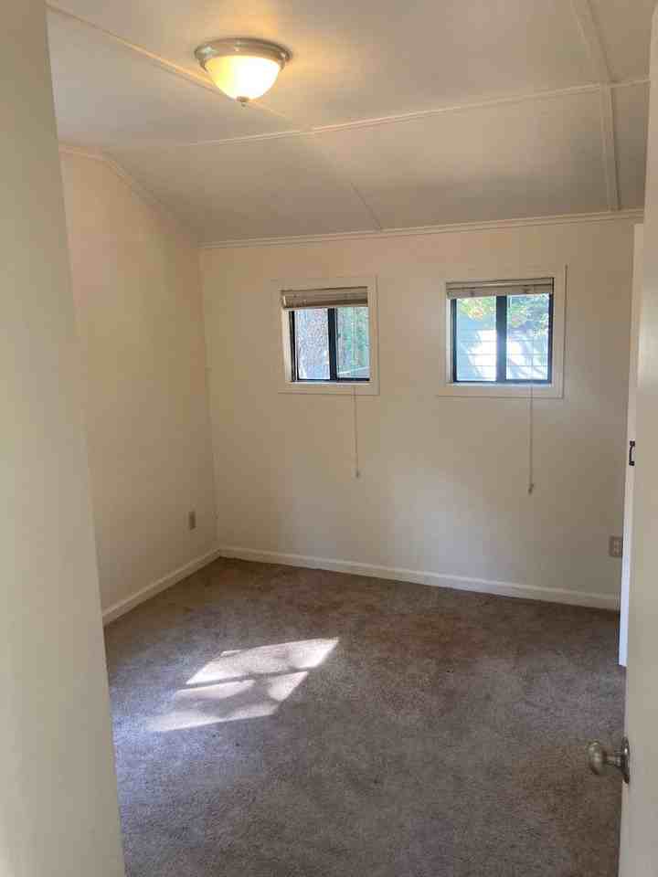 10512 Southwest 4th Avenue - Photo 7 of 13