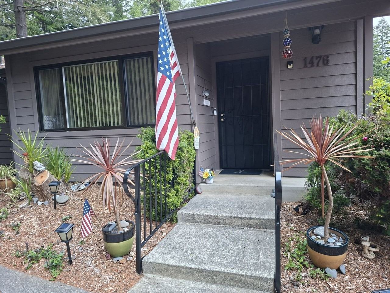 1476 Glenwood Dr - Photo 2 of 23