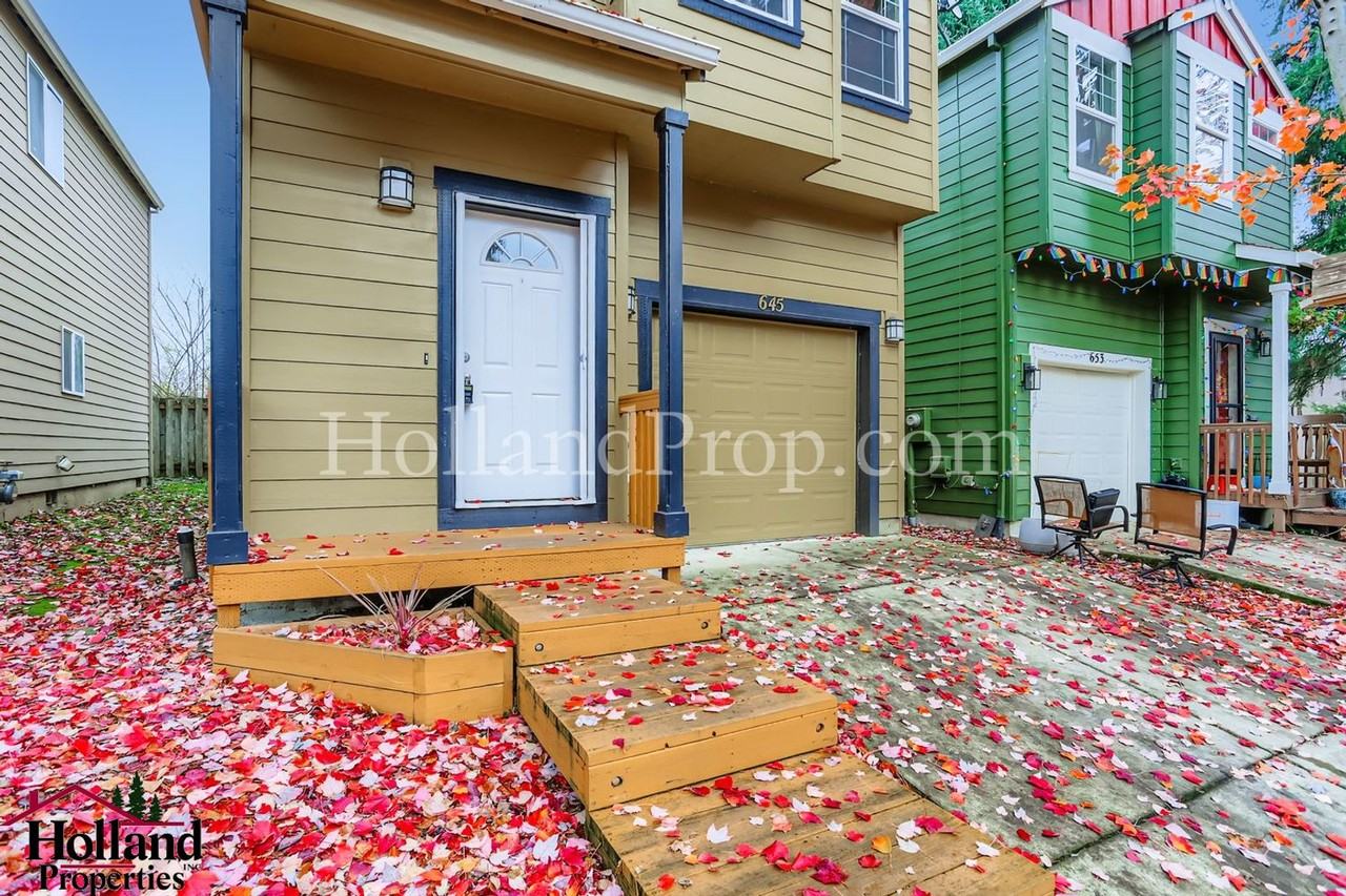 645 Southeast Shega Court - Photo 2 of 18