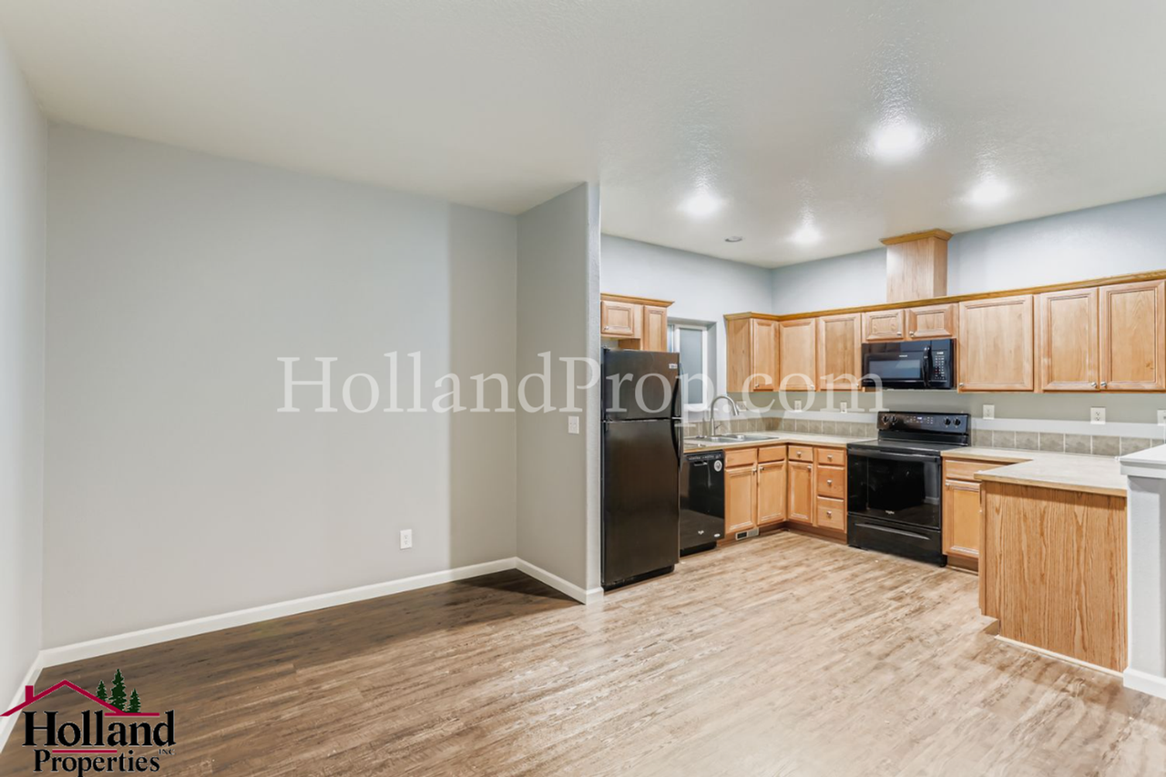 645 Southeast Shega Court - Photo 6 of 18