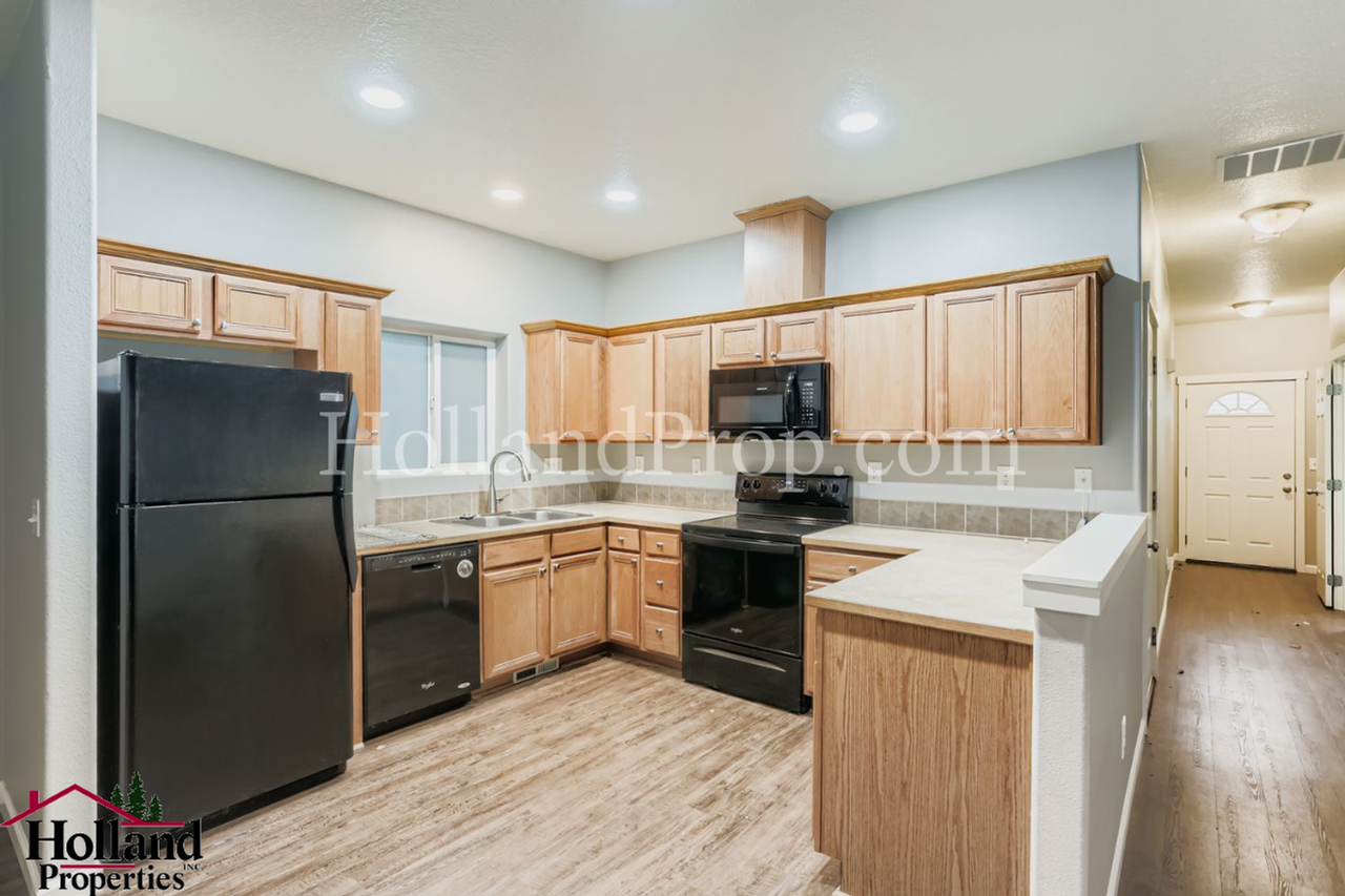 645 Southeast Shega Court - Photo 7 of 18