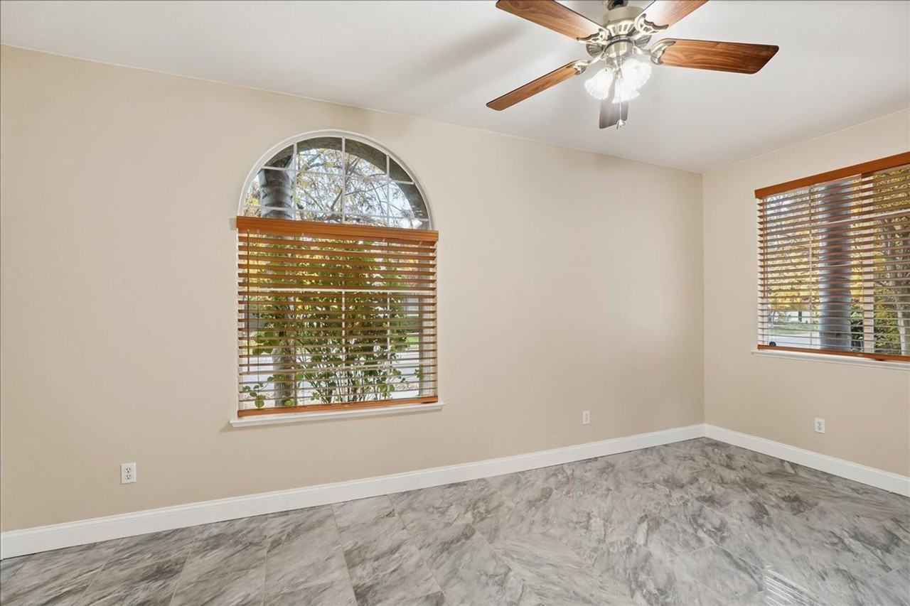 70 Arches Cir - Photo 6 of 37