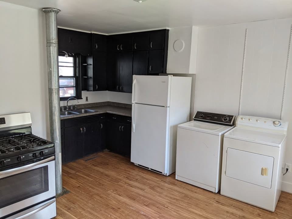 512 1st Avenue Northeast #1 - Photo 3 of 16