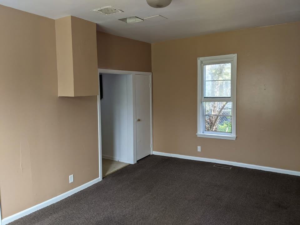 512 1st Avenue Northeast #1 - Photo 4 of 16