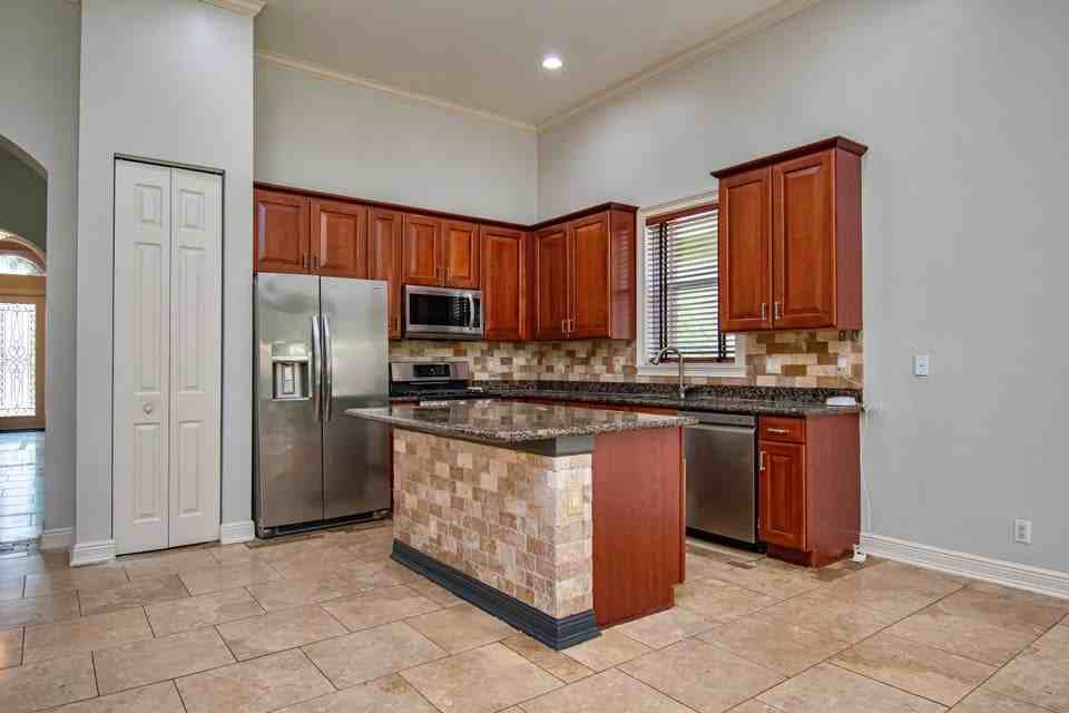 10265 Isle Wynd Court - Photo 4 of 8