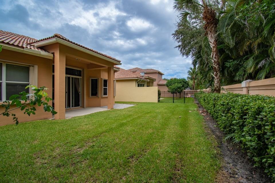 10265 Isle Wynd Court - Photo 3 of 8