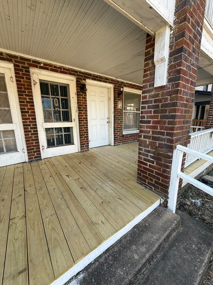 209 Oakwood St #2 - Photo 3 of 9