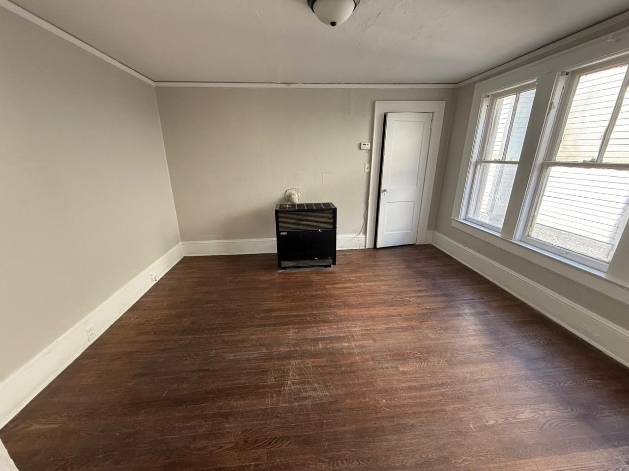 209 Oakwood St #2 - Photo 4 of 9