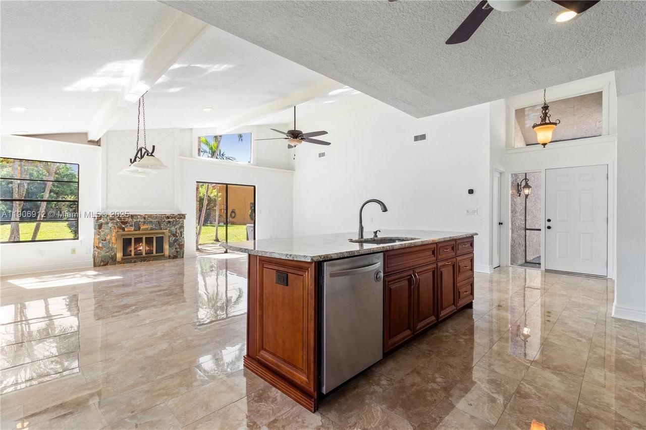 21344 Escondido Way South - Photo 6 of 7