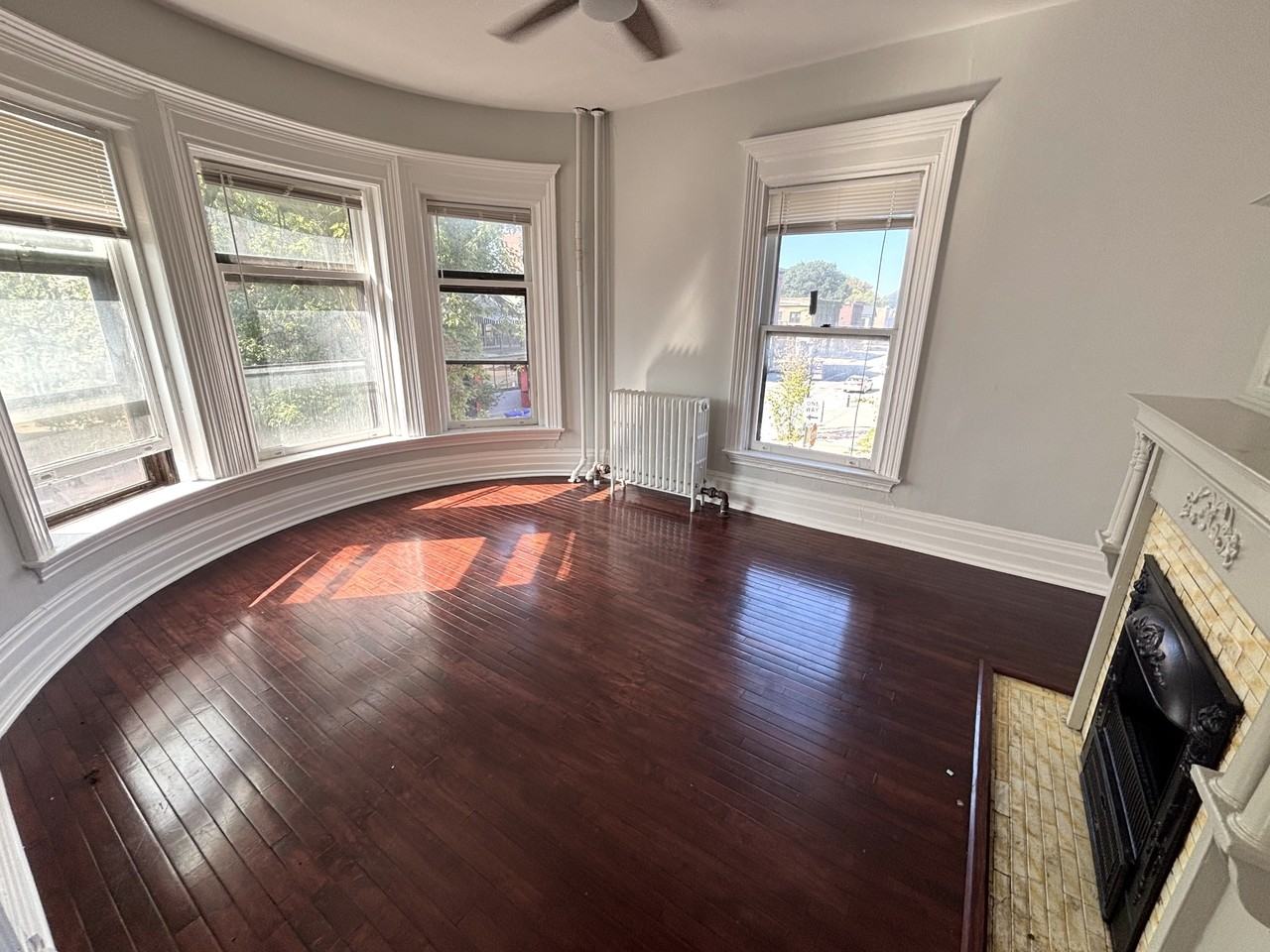 215 Allen Street - Photo 4 of 14