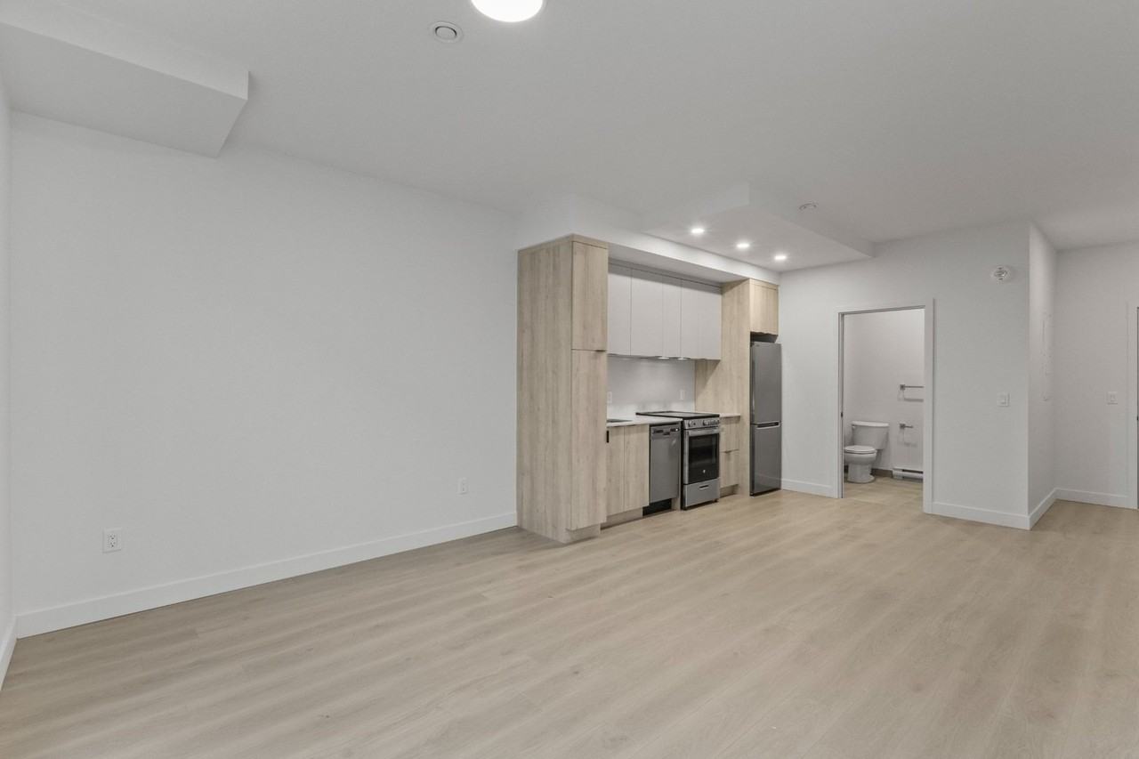 2161 Avenue De Melrose - Photo 3 of 13