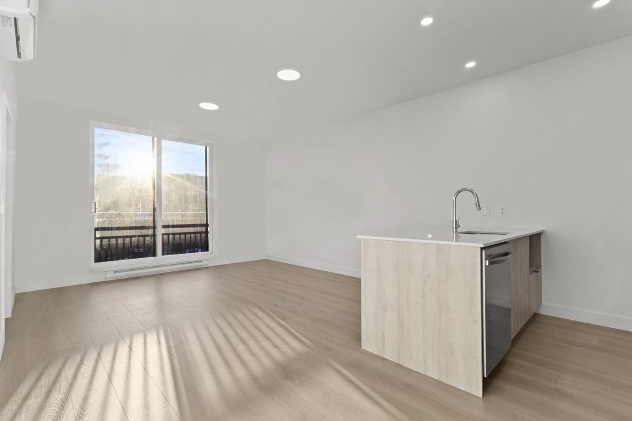 2161 Avenue De Melrose - Photo 6 of 13