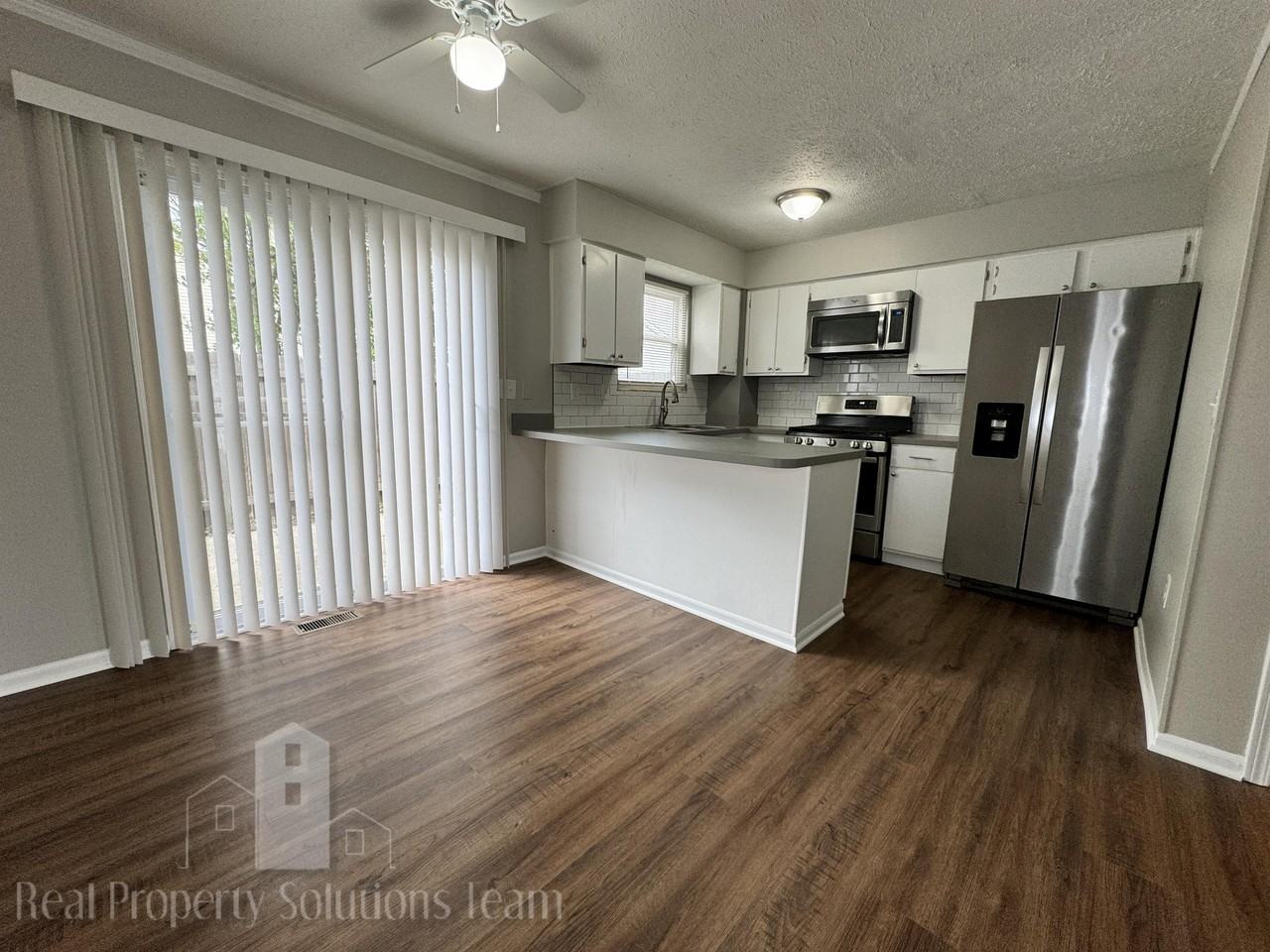 2724 Walden Bluff Court - Photo 3 of 10